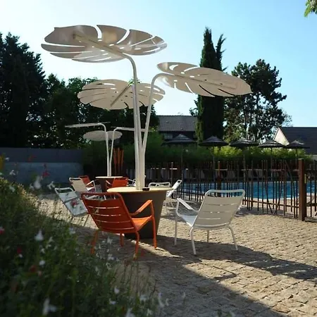 Les Nomades Beaune 4* ボーヌ
