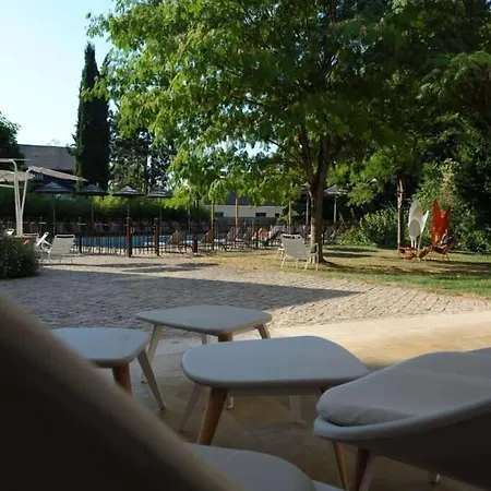 Les Nomades Beaune 4* ボーヌ