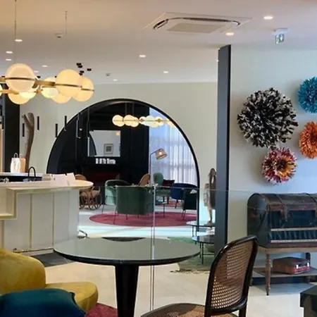 Les Nomades Готель