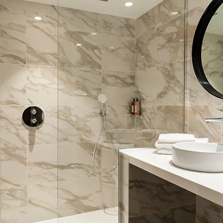 Les Nomades Готель