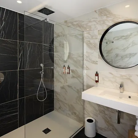 Готель Les Nomades Бон