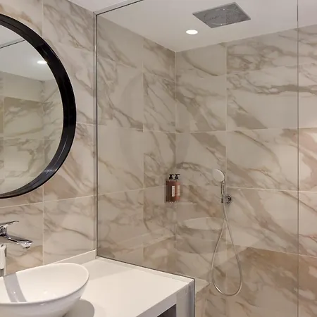 Les Nomades Szálloda 4*