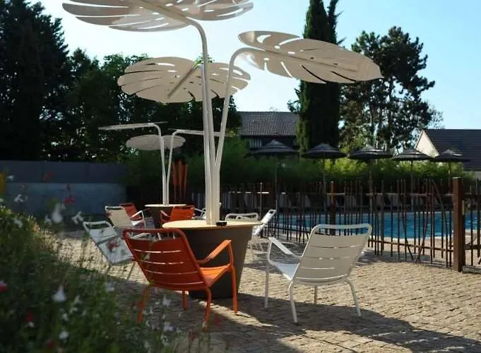 Les Nomades 4* Beaune (Cote d'Or)