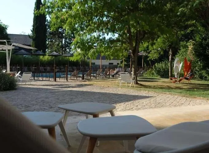 Les Nomades 4* Beaune (Cote d'Or)