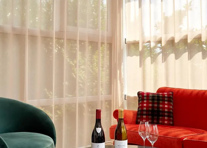 Отель Les Nomades Бон