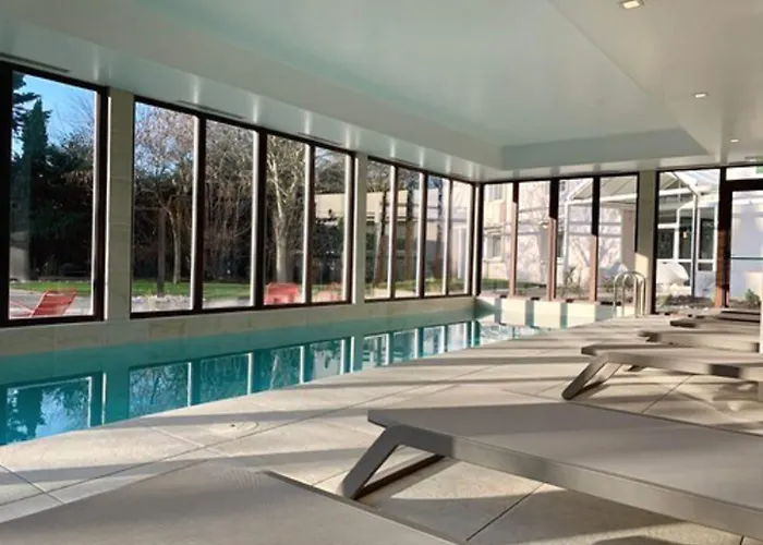 Les Nomades Отель Бон