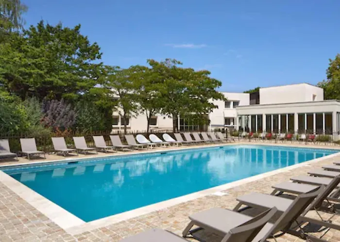 Les Nomades 4* Beaune (Cote d'Or)