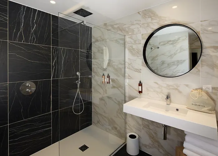 Отель Les Nomades Бон